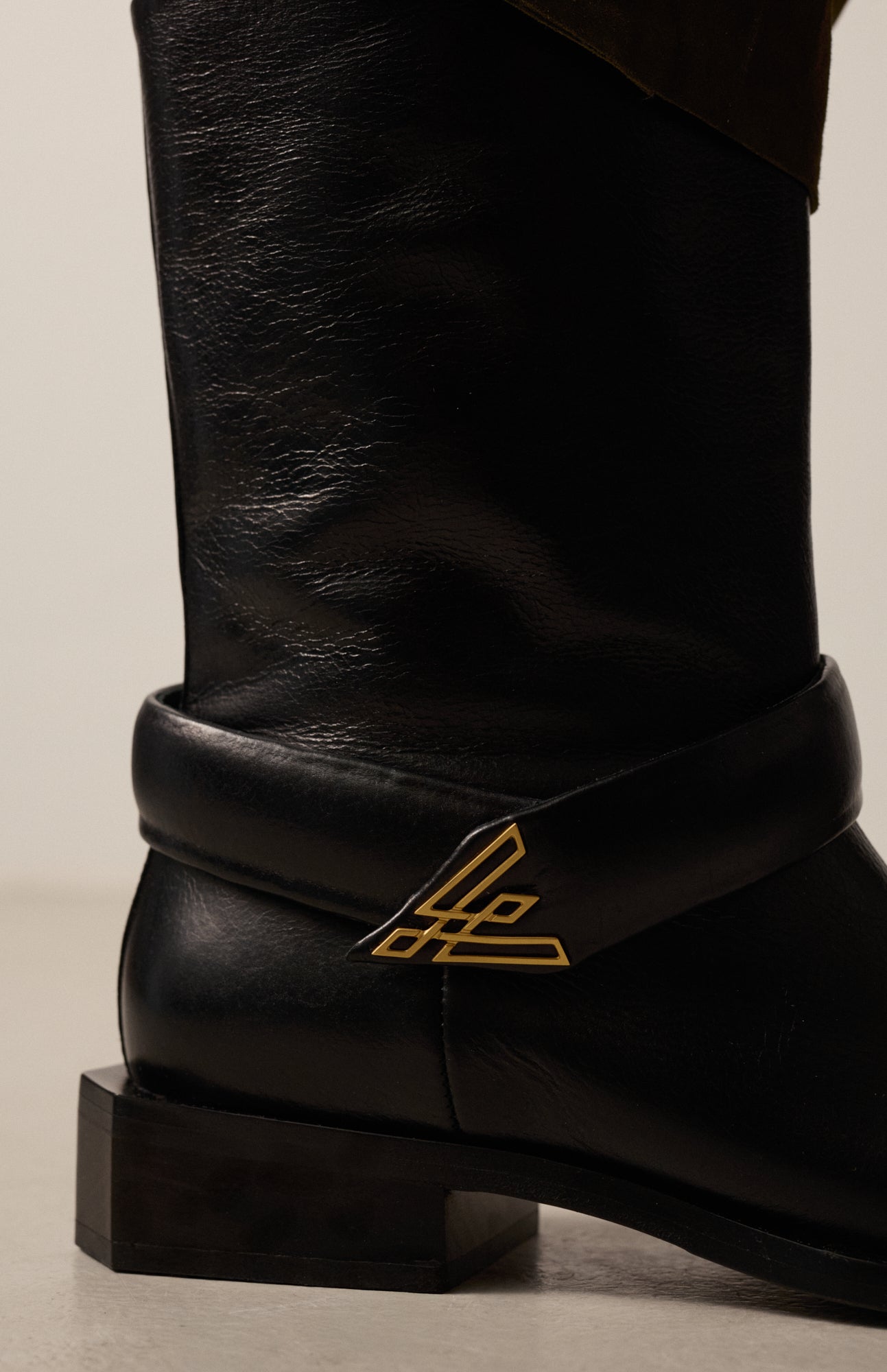 ZOEY DEEP BLACK
