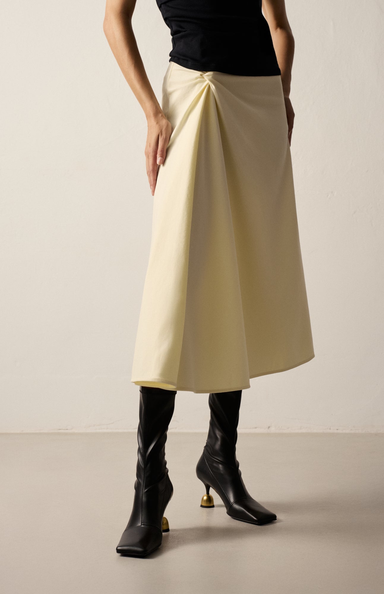 AMIRA DEEP BLACK