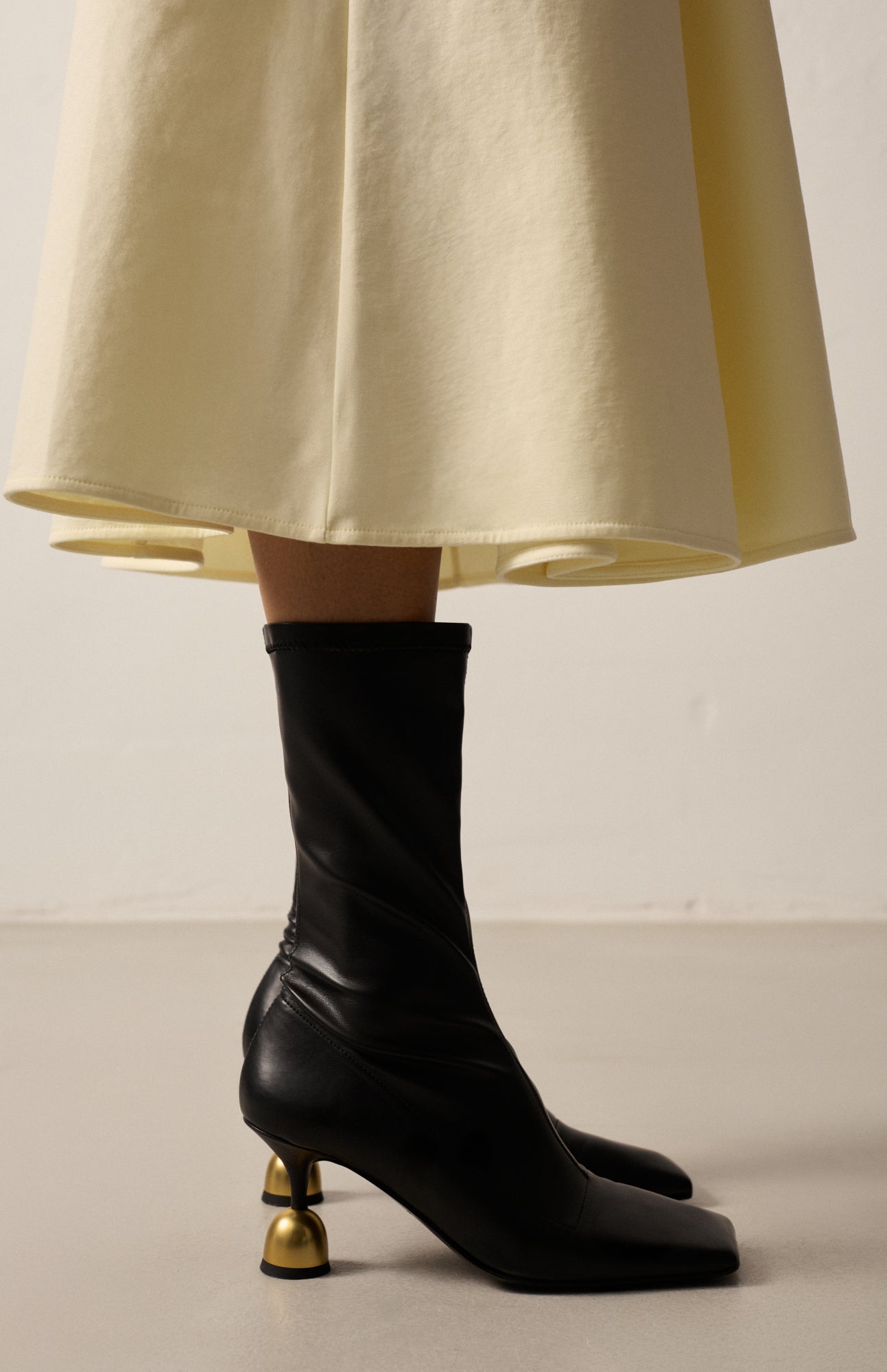 AMIRA DEEP BLACK