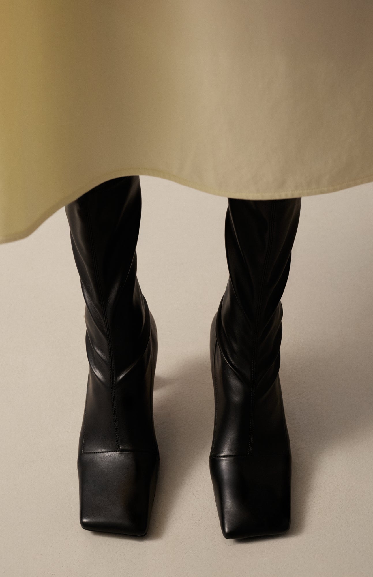 AMIRA DEEP BLACK