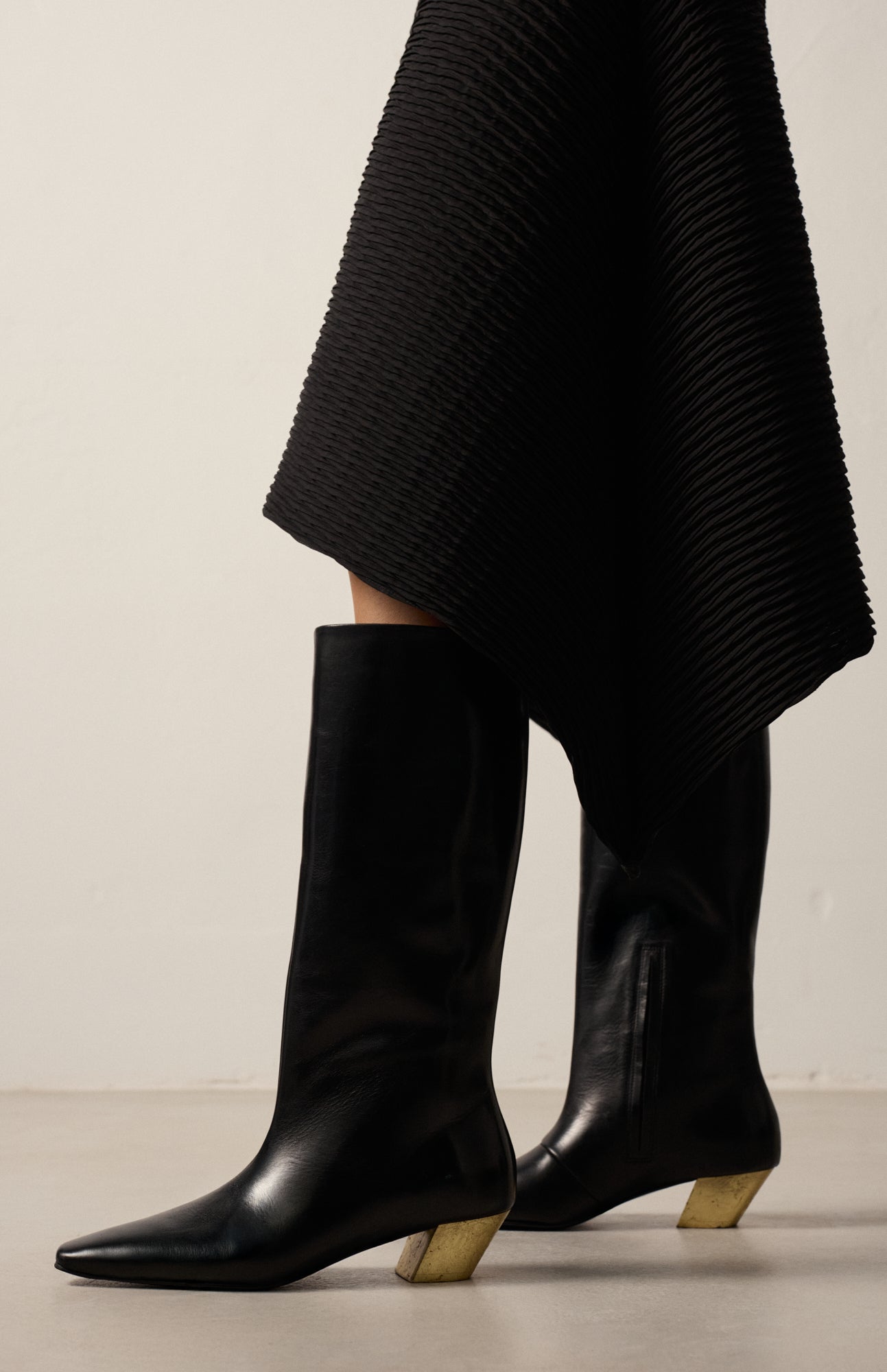 DYLAN DEEP BLACK