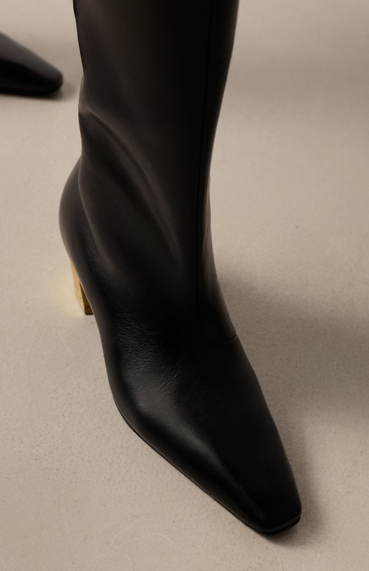 DYLAN DEEP BLACK