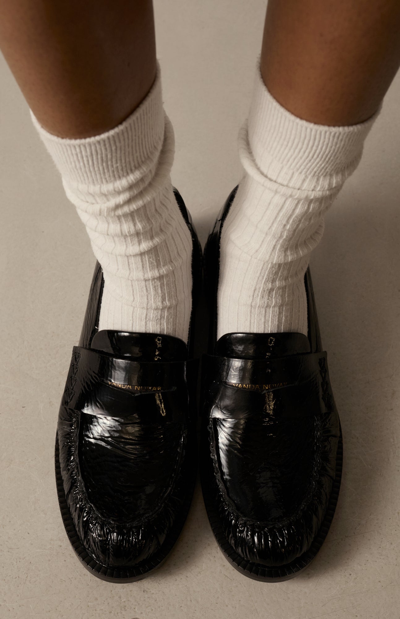 GRETA GLOSSY BLACK